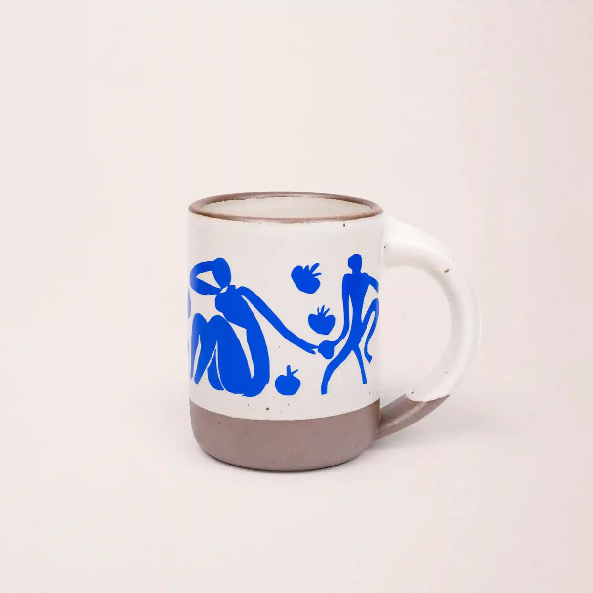 The Mug, Femmes et singes